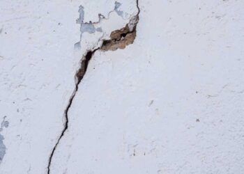 patent defect - cracking on wall